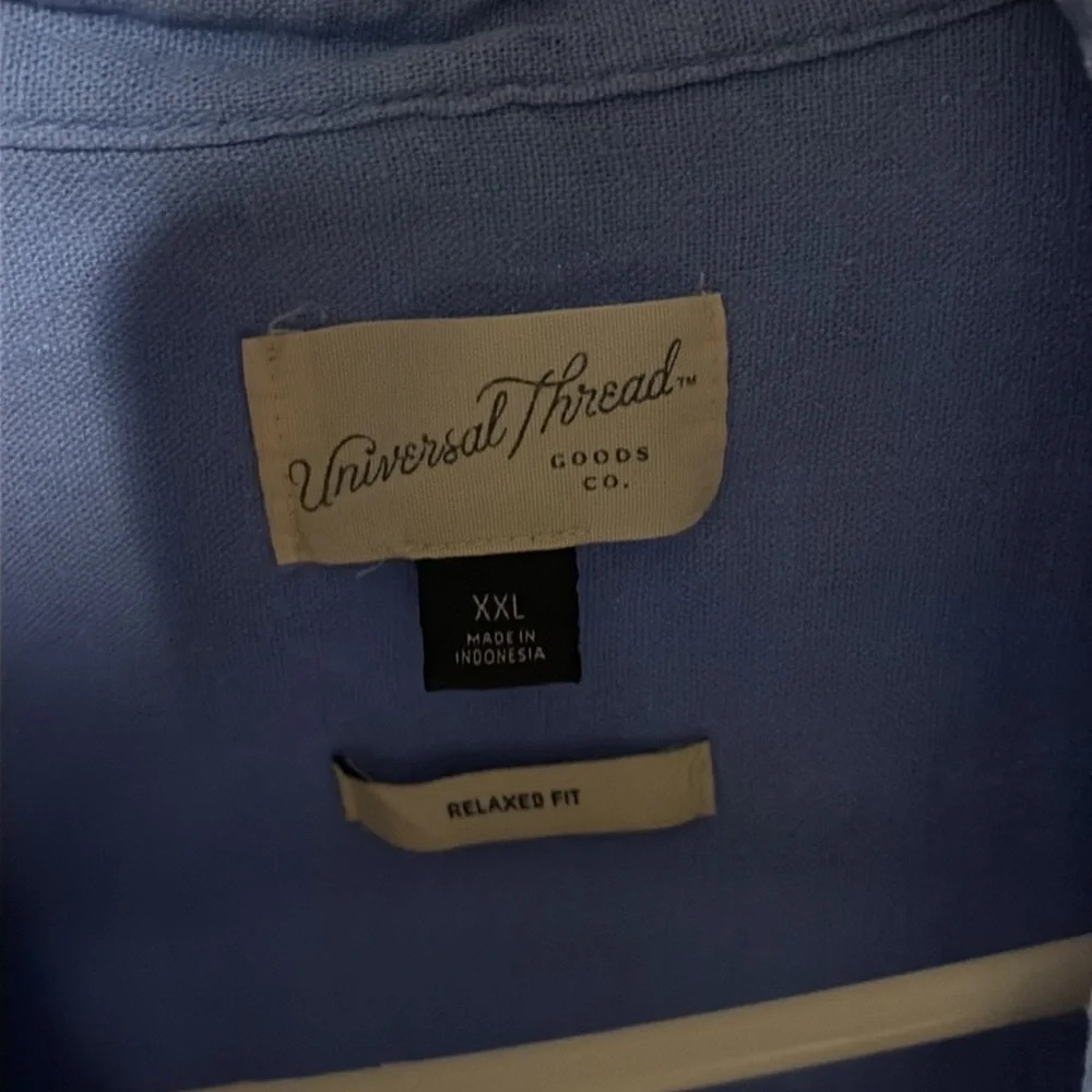 Universal Thread Button Down Size XXL - Picture 3 of 5